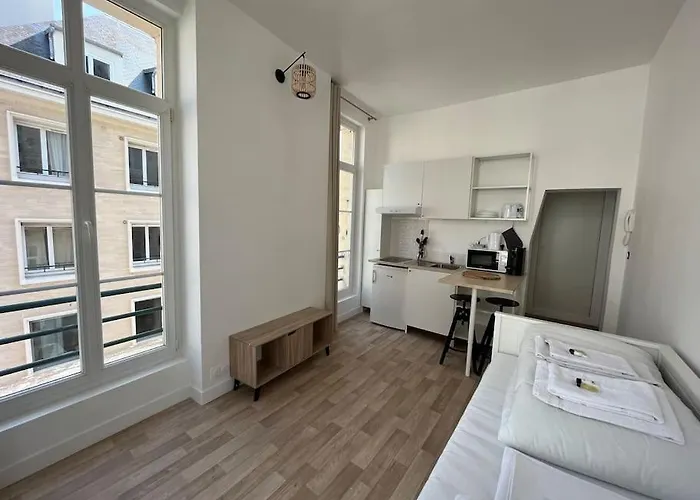 Iris Yourhosthelper Caen