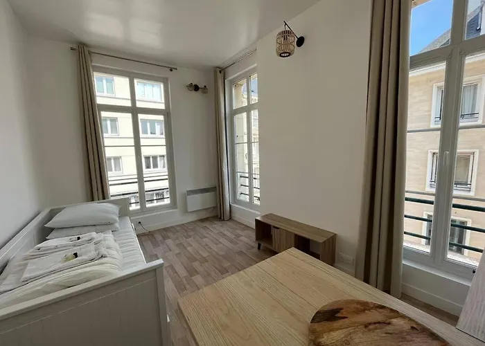 Iris Yourhosthelper Caen